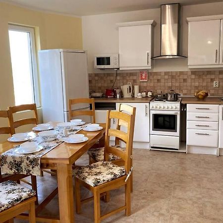 Apartment Happy Place Akatcia Велико Търново Екстериор снимка
