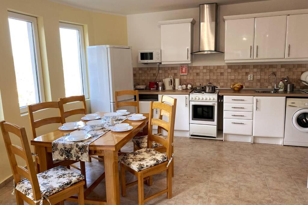Apartment Happy Place Akatcia Велико Търново Екстериор снимка